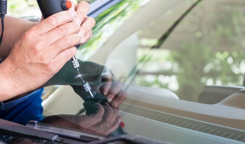 Auto Glass Crack Repair Service